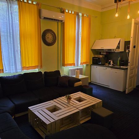 Spacious Tuzlaks Apartments Sarajevo Ferhadija Zewnętrze zdjęcie